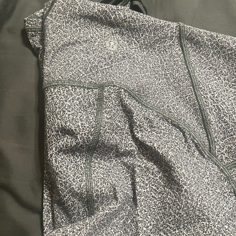 Lululemon Gray / White Leggings Sz M
